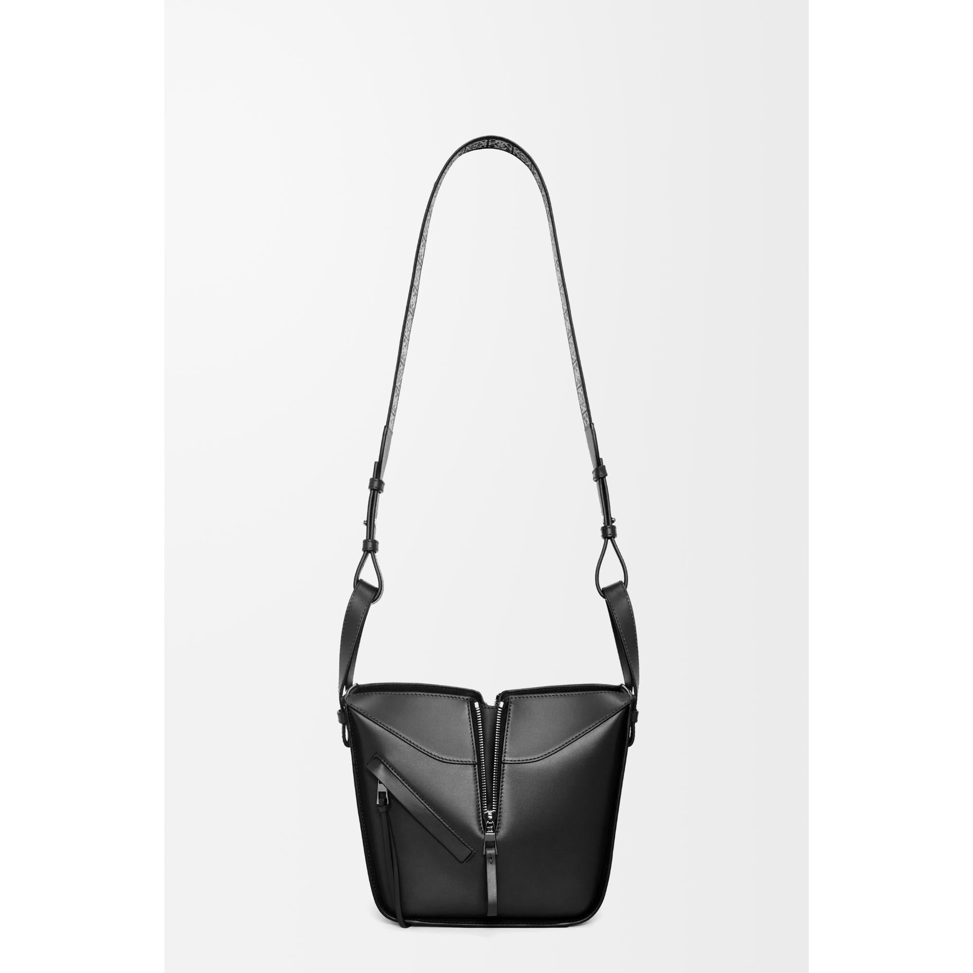 HAMMOCK COMPACT BAG_SATIN CALF_BLACK