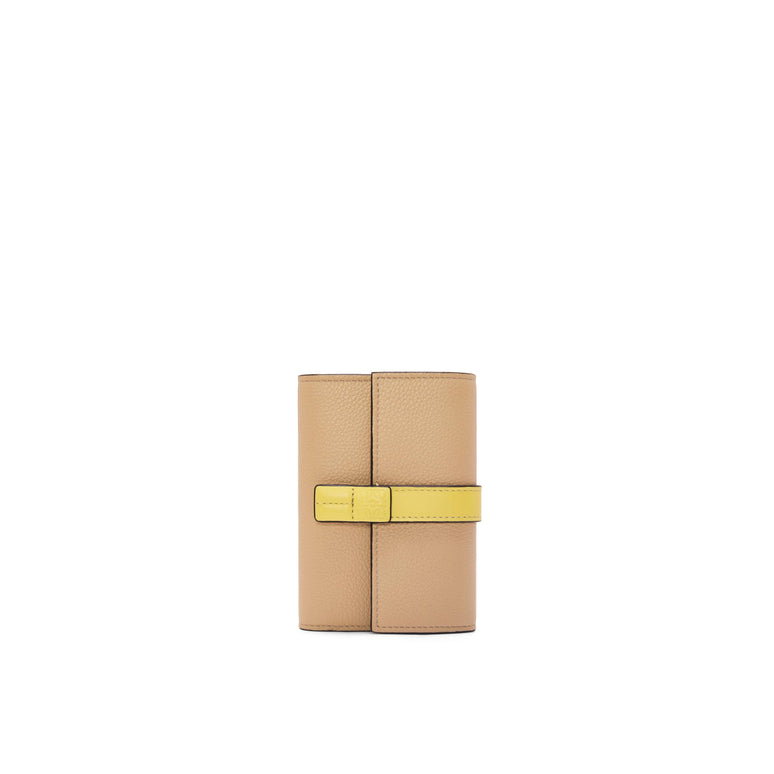 SGC SMALL VERTICAL WALLET_SOFT GRAINED CALF_BUTTER/PALE LEMON