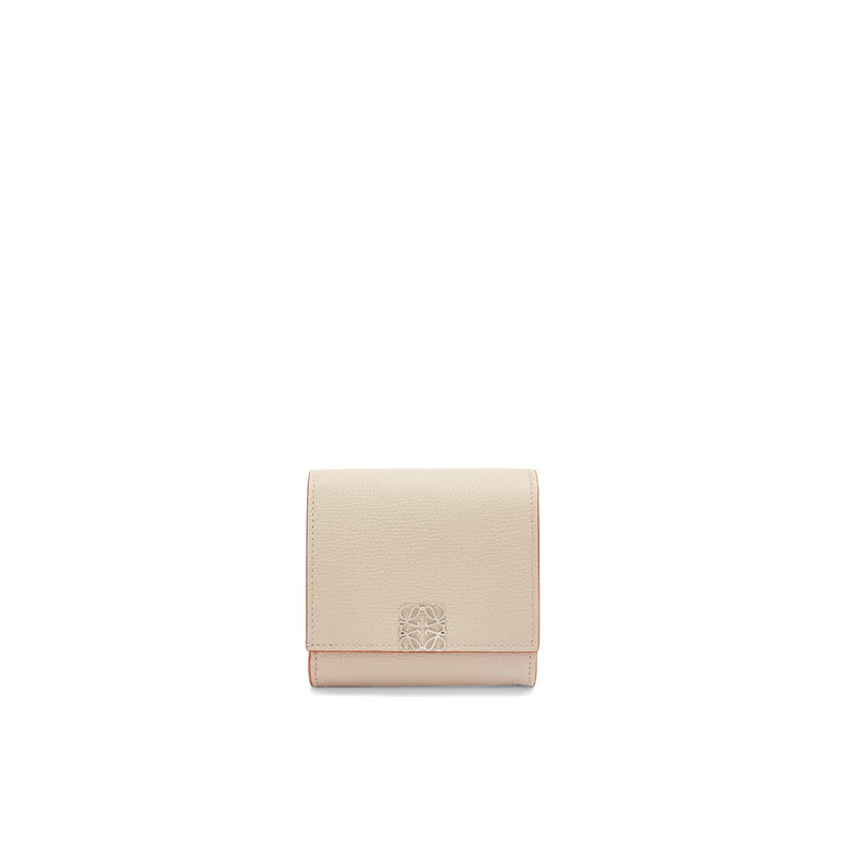 ANAGRAM COMPACT FLAP WALLET_PEBBLE GRAIN CALF_LIGHT GHOST
