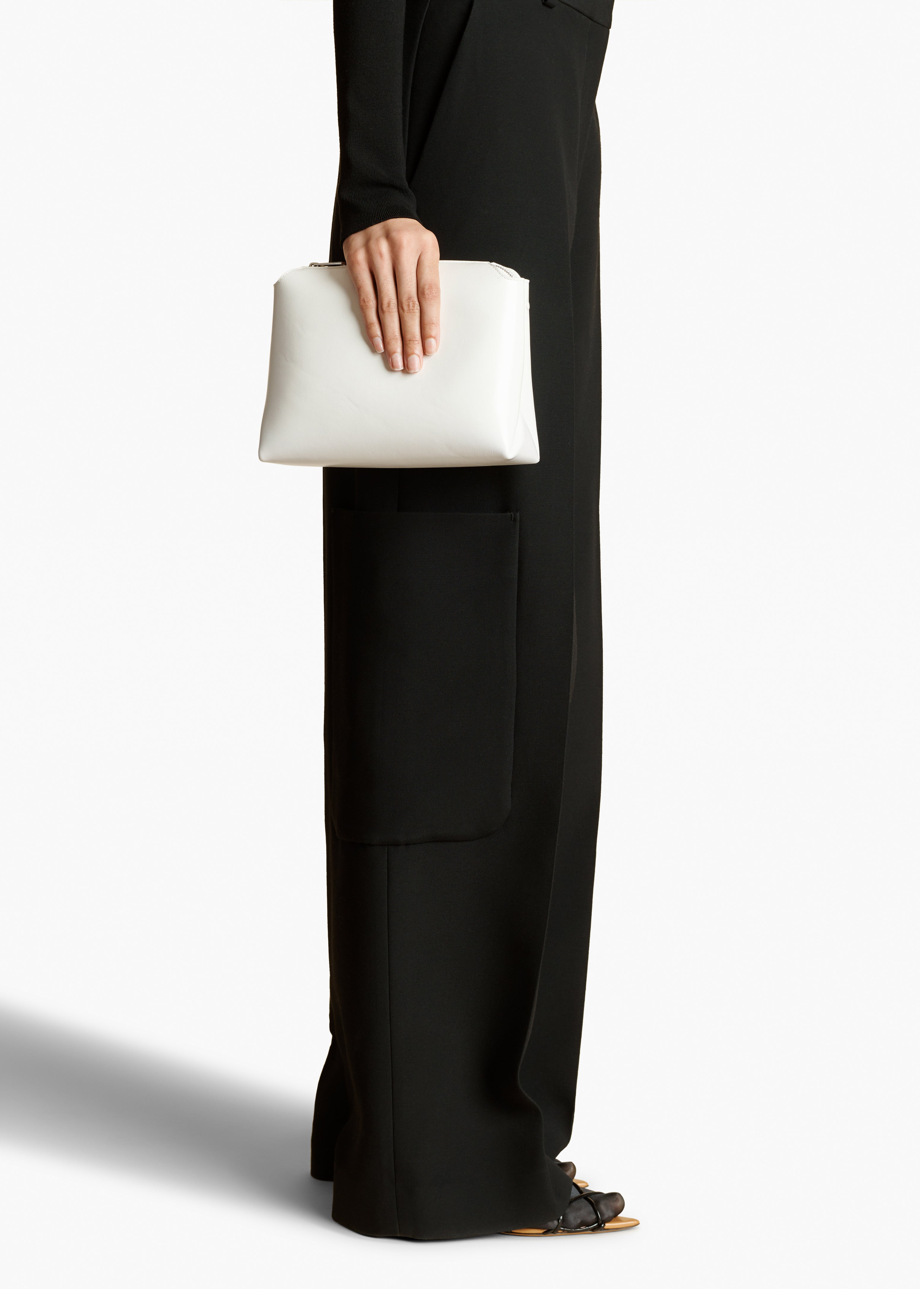 리나 크로스바디 백 옵틱 화이트 크랙클 페이턴트 가죽