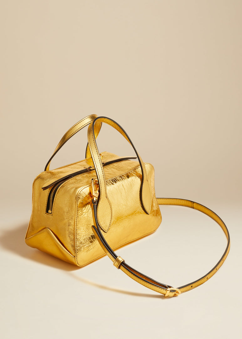 스몰 메이브 크로스바디 백 골드 메탈릭 가죽